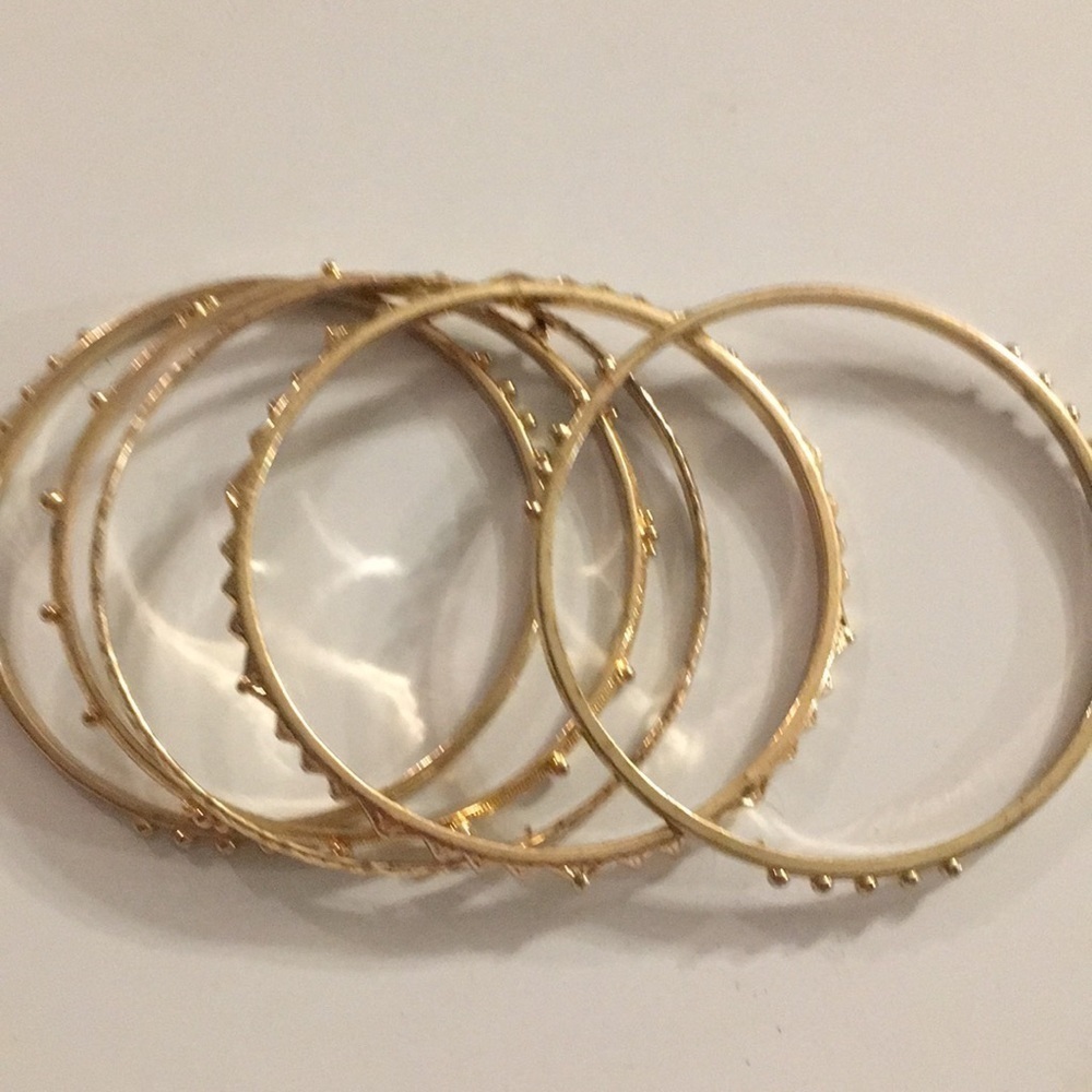 Set of 5 gold in color Bangles (M) - Picture 3 of 4